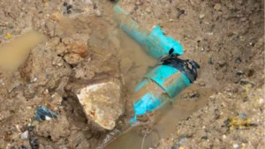 fix an underground leaking water pipe
